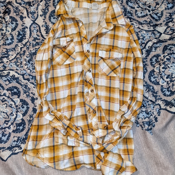 Tops - Picture 5 of 12